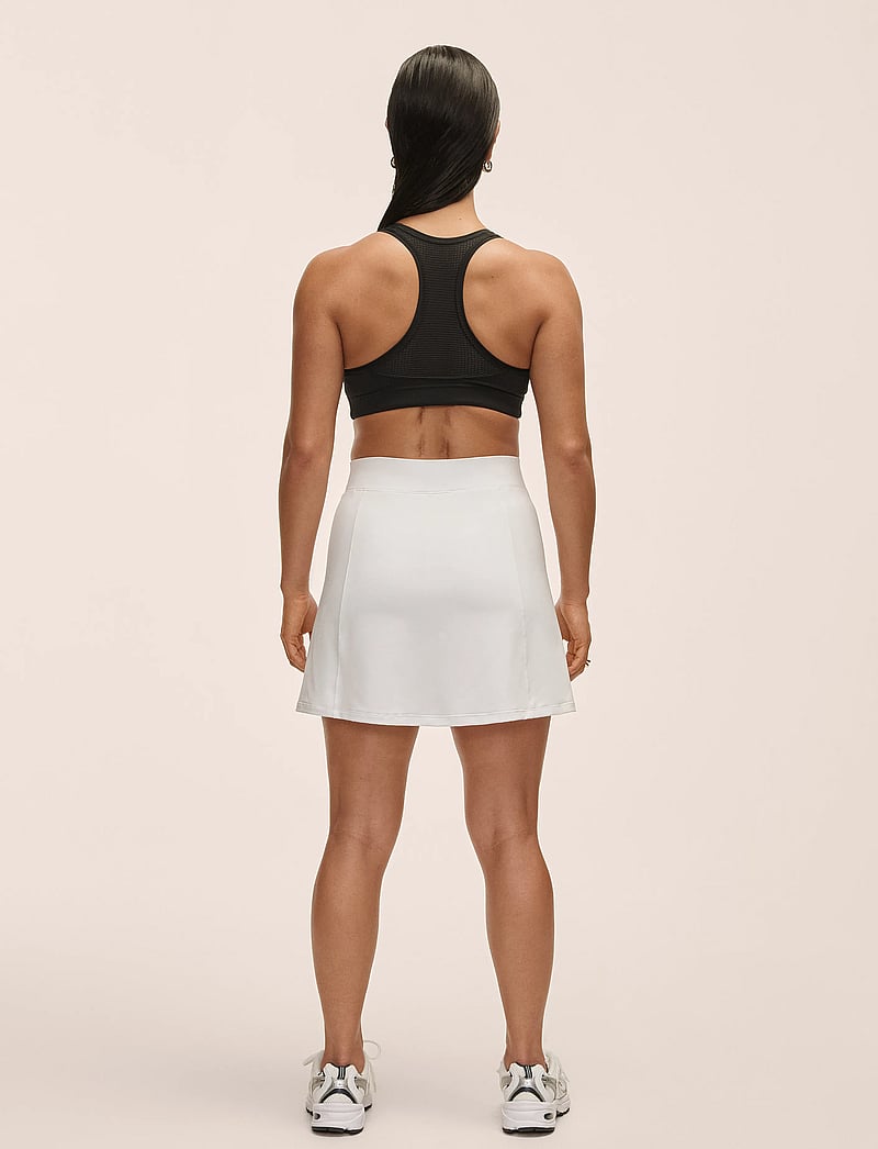 Casall - Court Slit Skirt - kleidid ja seelikud - white - 3