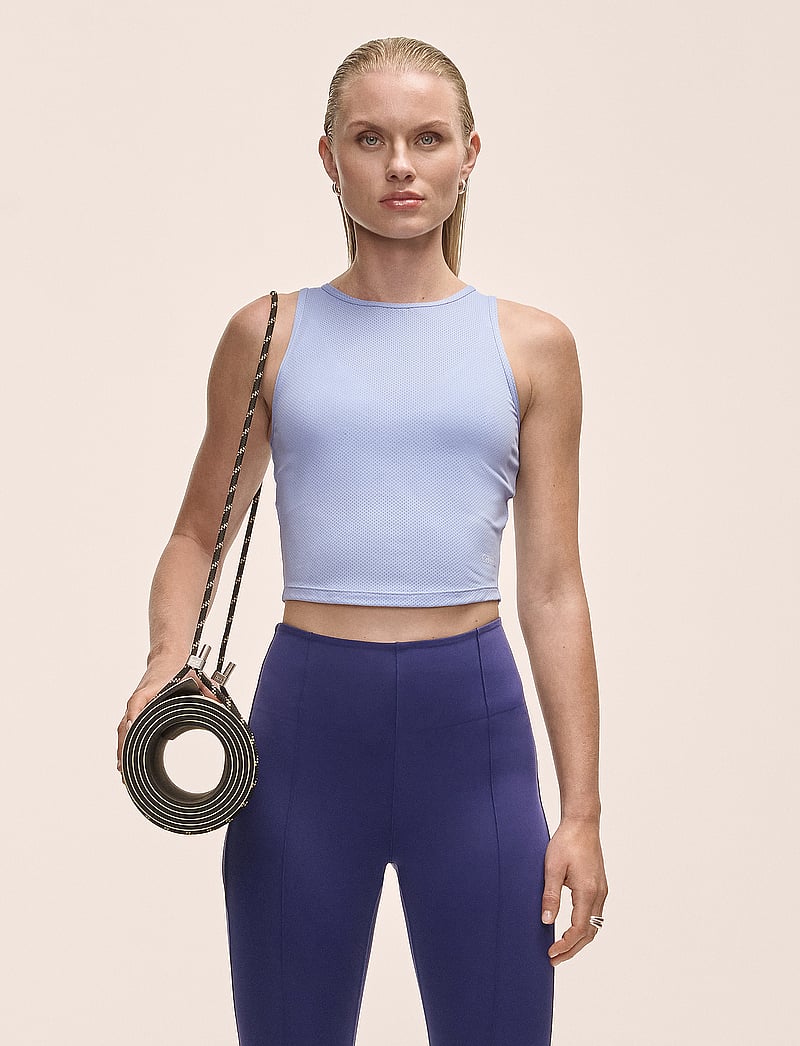 Casall - Laser Mesh Crop Top - crop tops - blueberry mist - 0