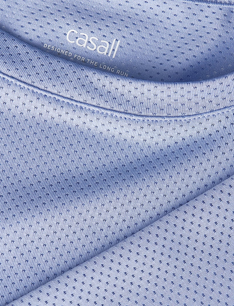 Casall - Laser Mesh Crop Top - crop tops - blueberry mist - 4