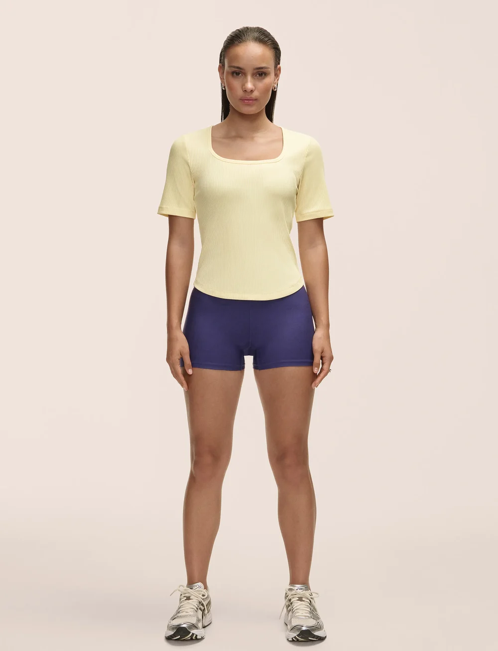 Casall - Scoop Rib Tee - t-shirts - yellow steam - 4