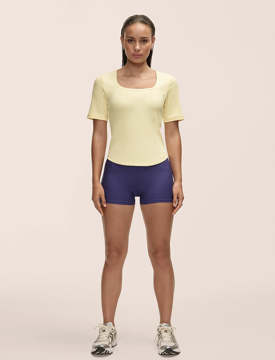 Casall - Scoop Rib Tee - t-shirts - yellow steam - 4