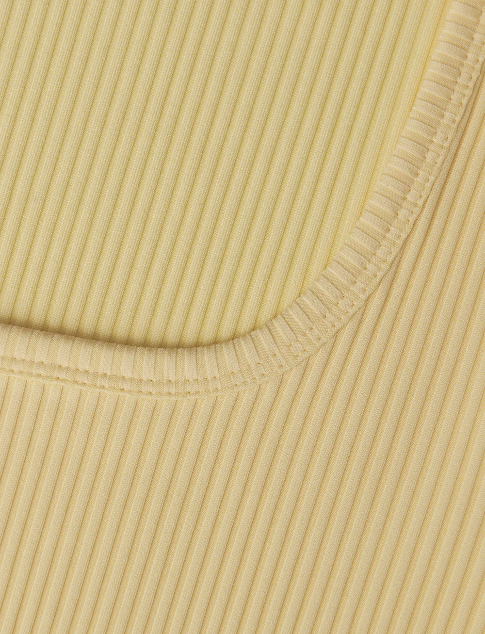 Casall - Scoop Rib Tee - t-shirts - yellow steam - 5