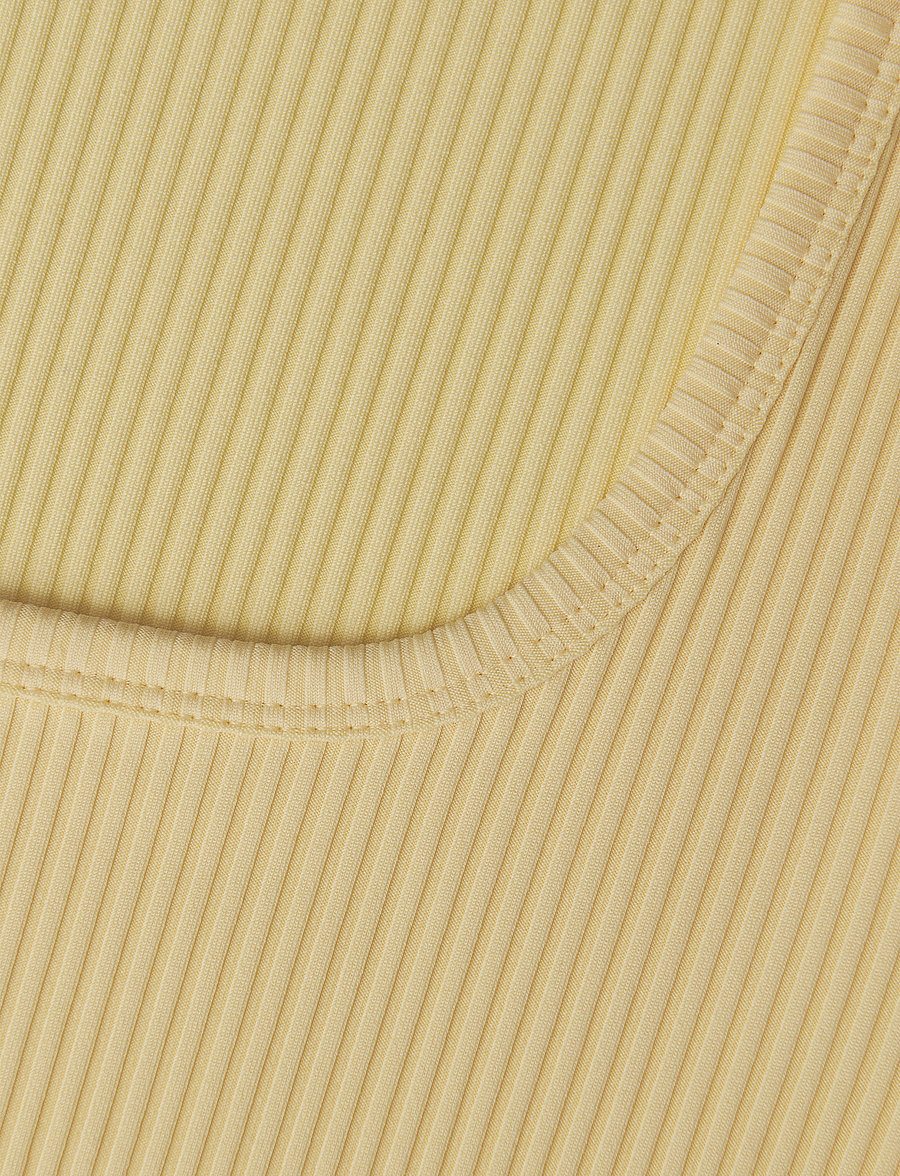 Casall - Scoop Rib Tee - t-shirts - yellow steam - 5