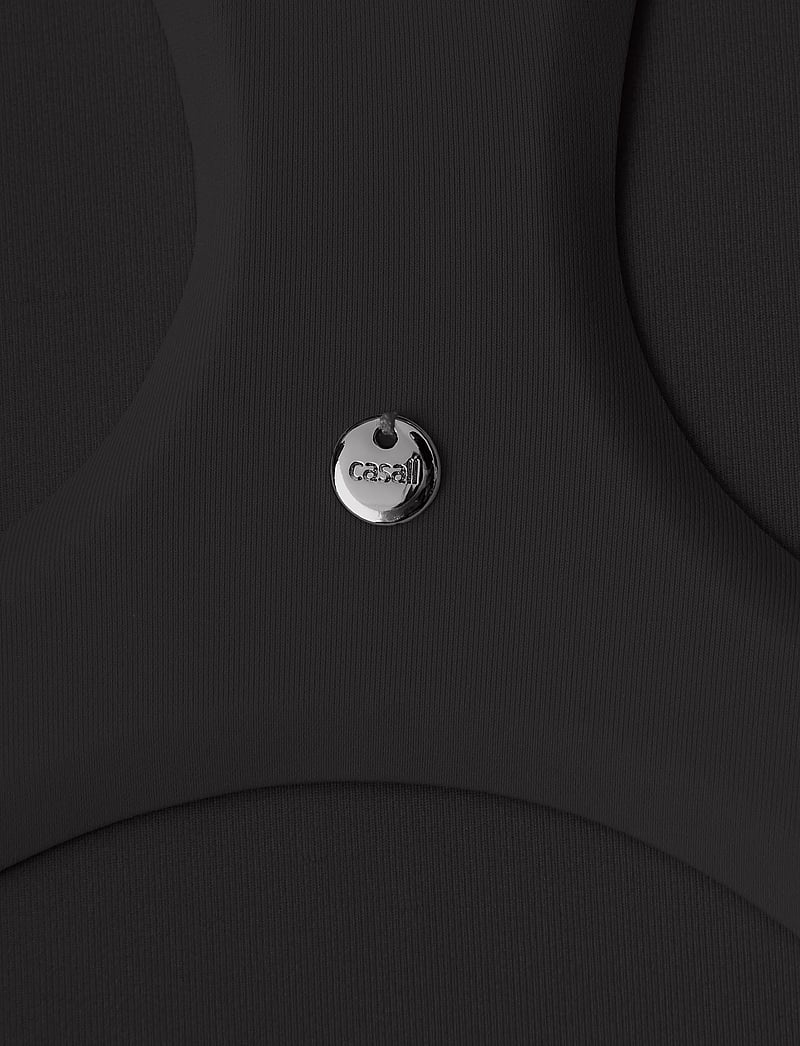 Casall - Deep Racerback Swimsuit - sportiga badkläder - black - 4