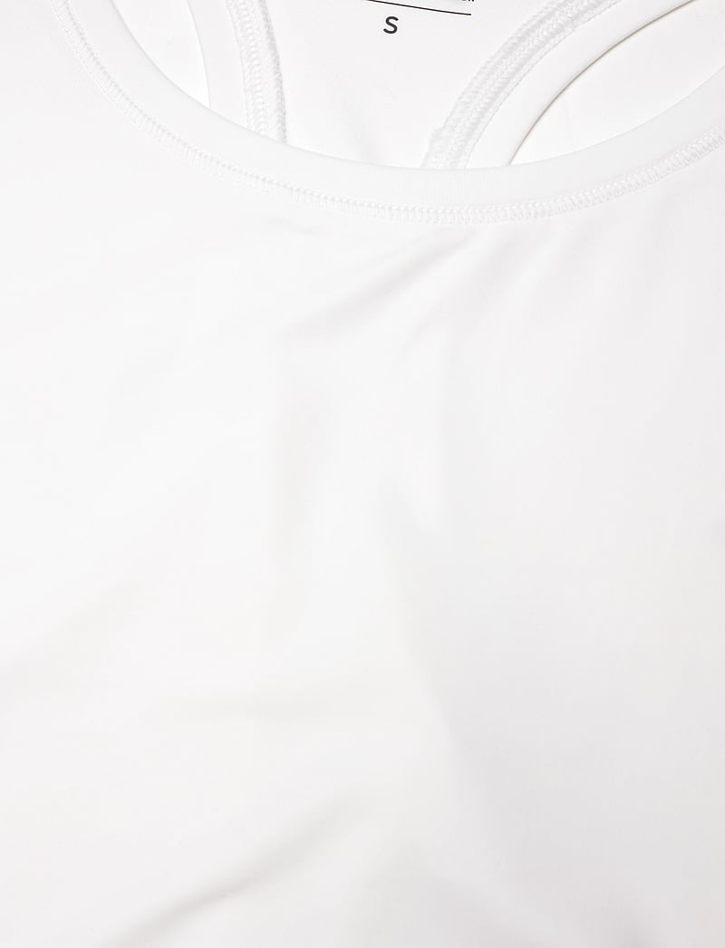 Casall - Essential Racerback Tank - tank tops - white - 4