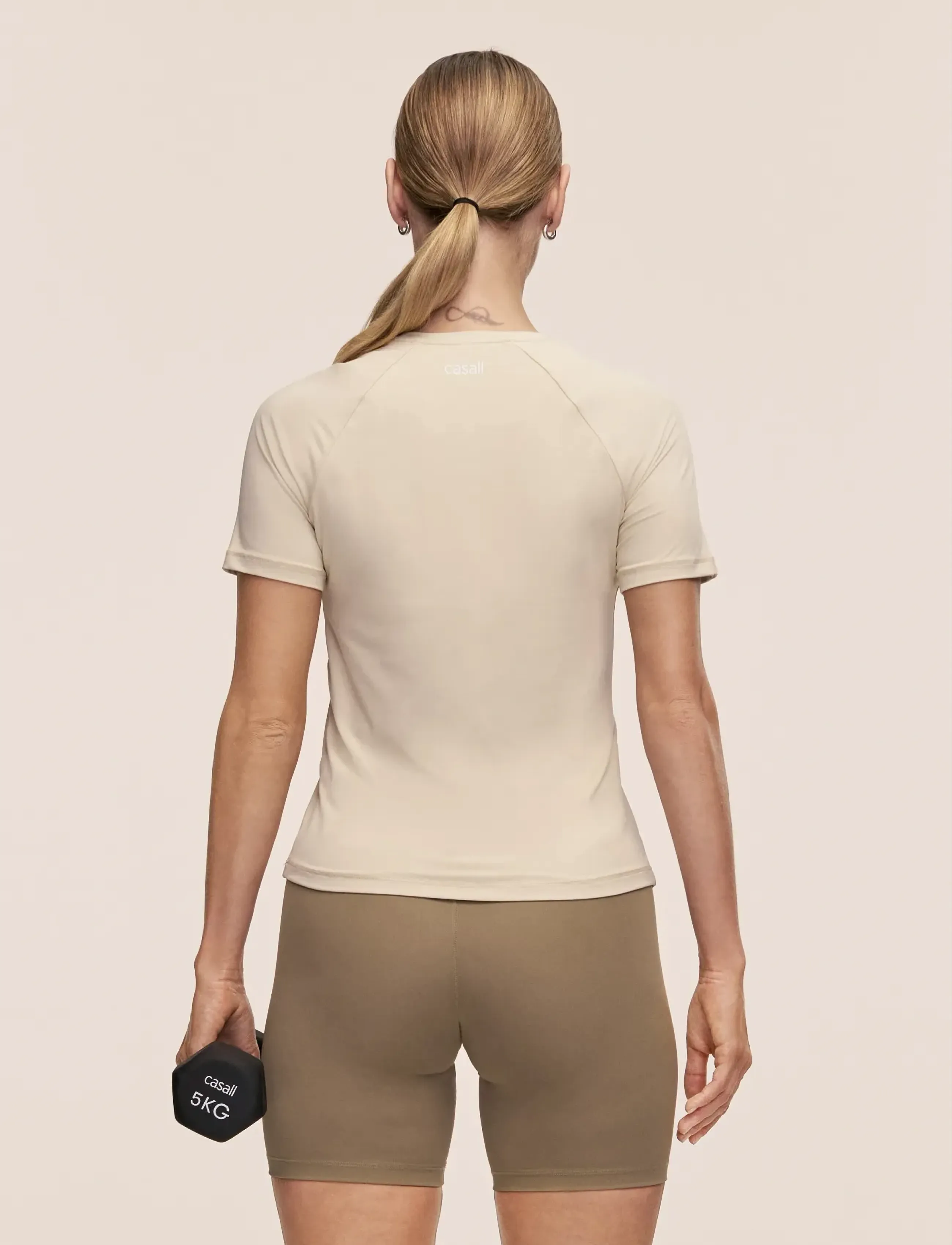 Casall - Essential Tee - stuttermarbolir - ecru - 2