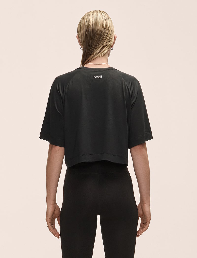 Casall - Laser Mesh Crop Tee - t-shirts - black - 3