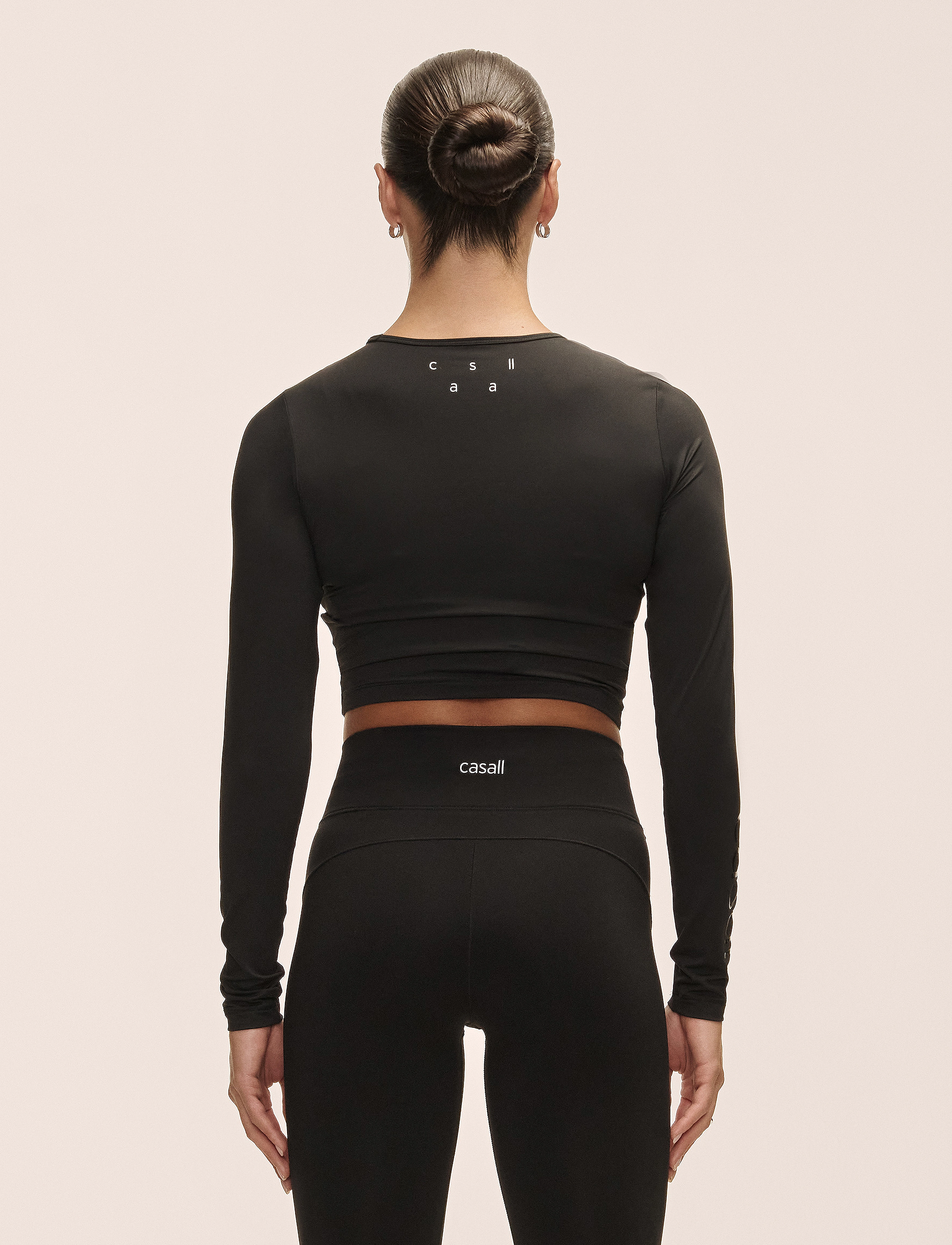 Casall - Graphic Crop Long Sleeve - crop tops - black - 4