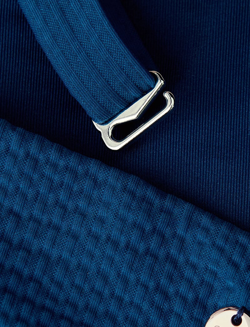 Casall - Waffle Bandeau Tie Back Bikini Top - sportiga badkläder - deep ocean - 4