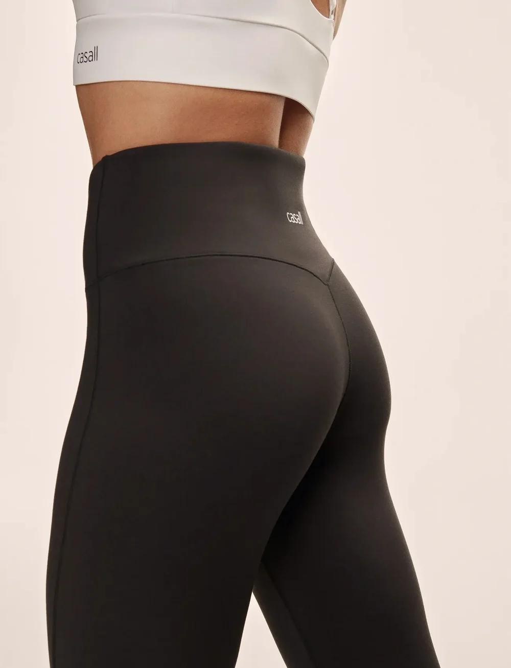 Casall - Soft Touch Flared Pants - joggingbukser - black - 3