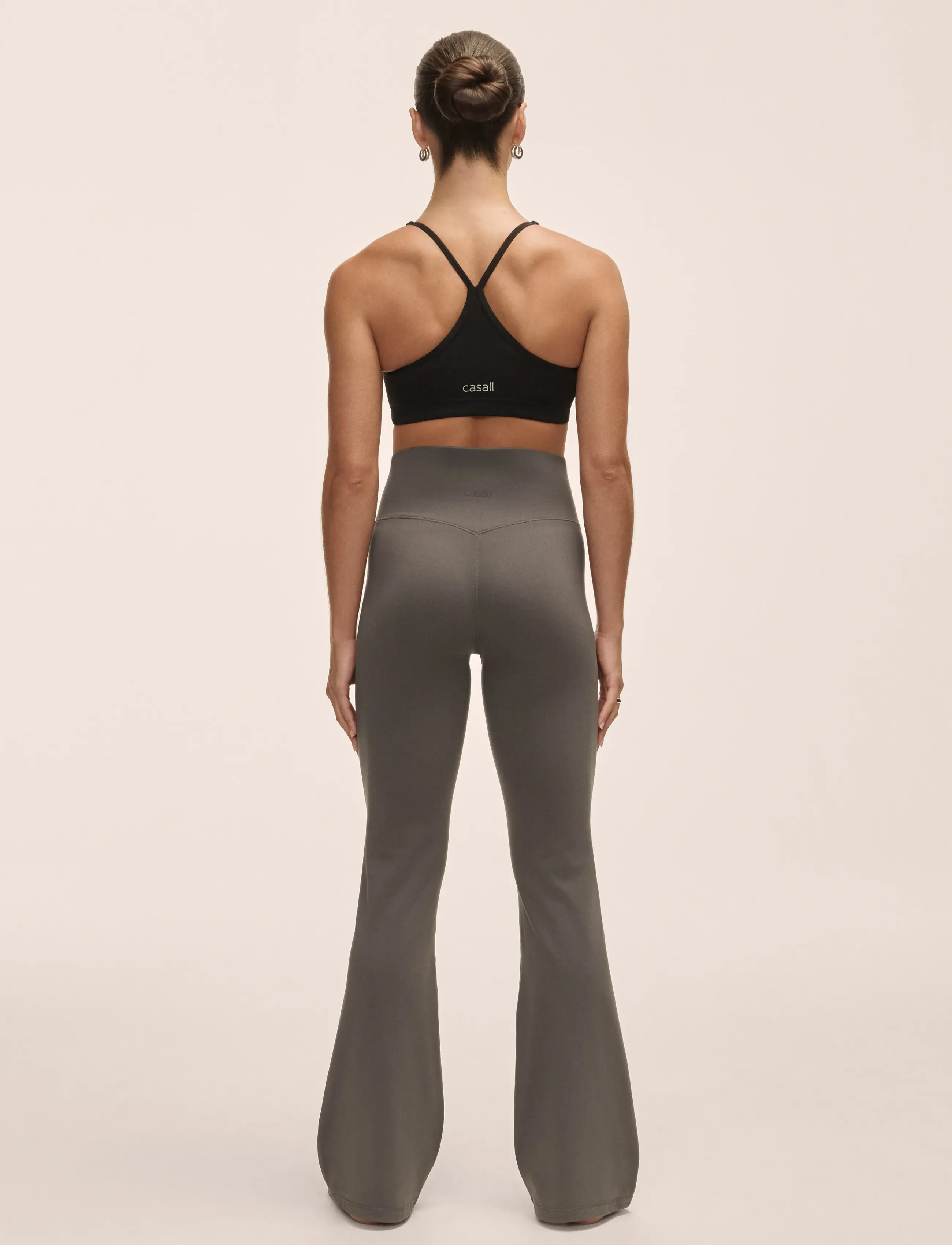 Casall - Soft Touch Flared Pants - dk grey - 3