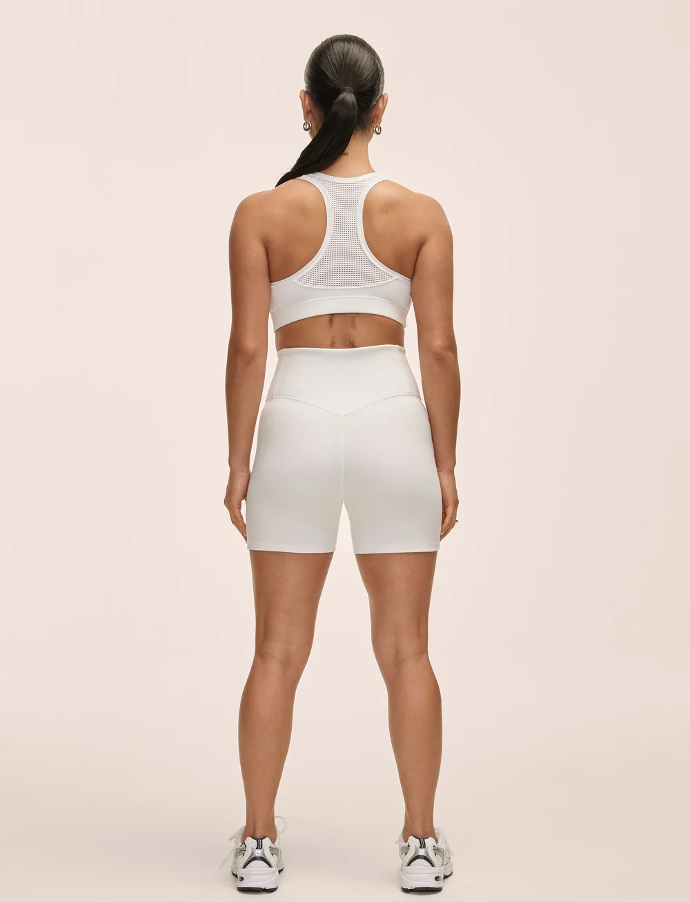 Casall - Grace High Waist Hot Pant - træningstights - white - 3