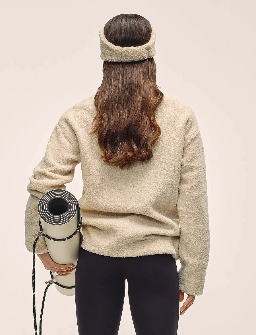 Casall - Sherpa Long Sleeve Crew - tøj - ecru - 2