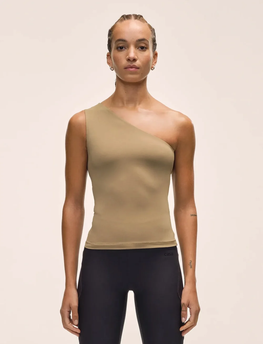 Casall - One Shoulder Bra Tank - tanktops - light khaki - 0
