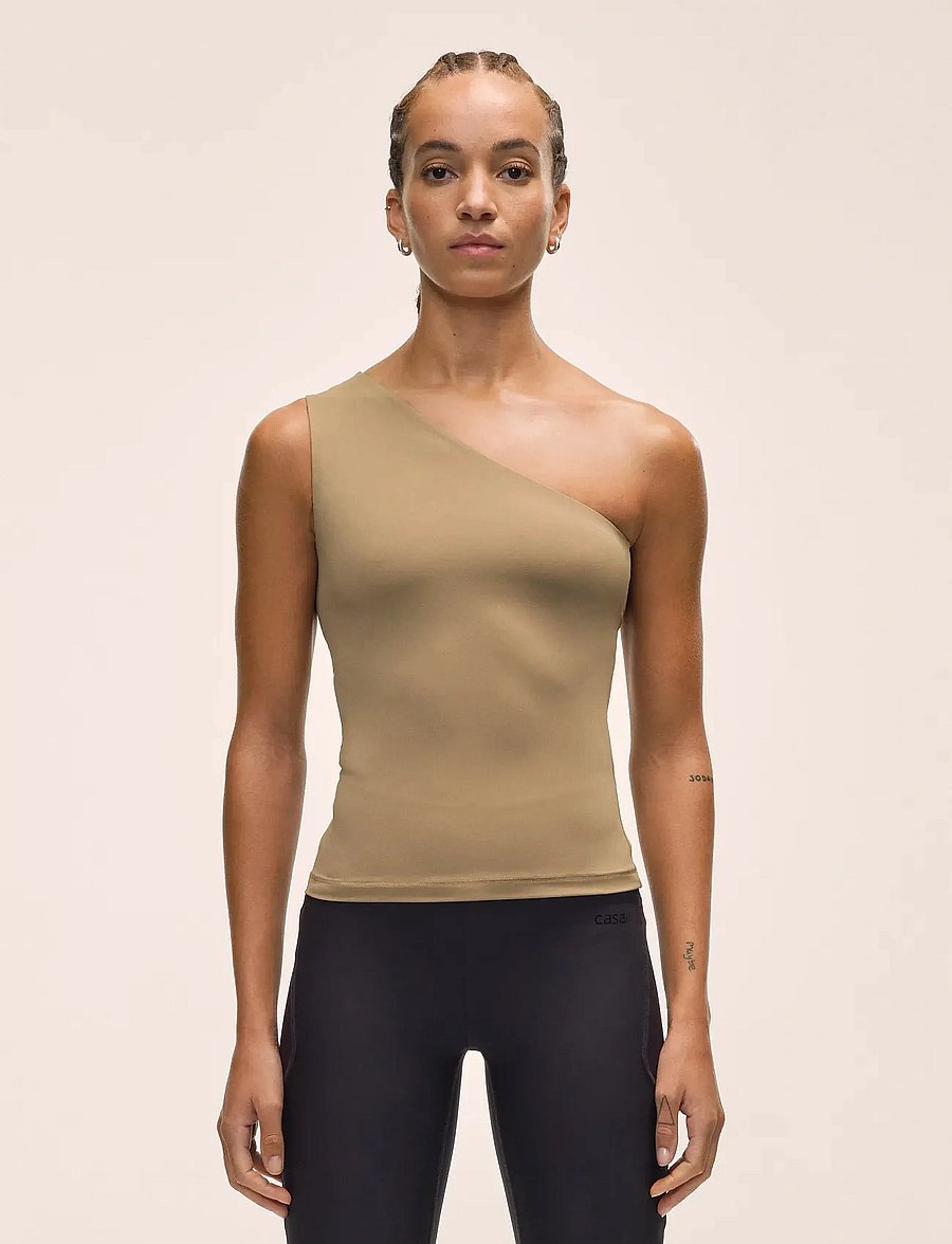 Casall - One Shoulder Bra Tank - treenitopit - light khaki - 0