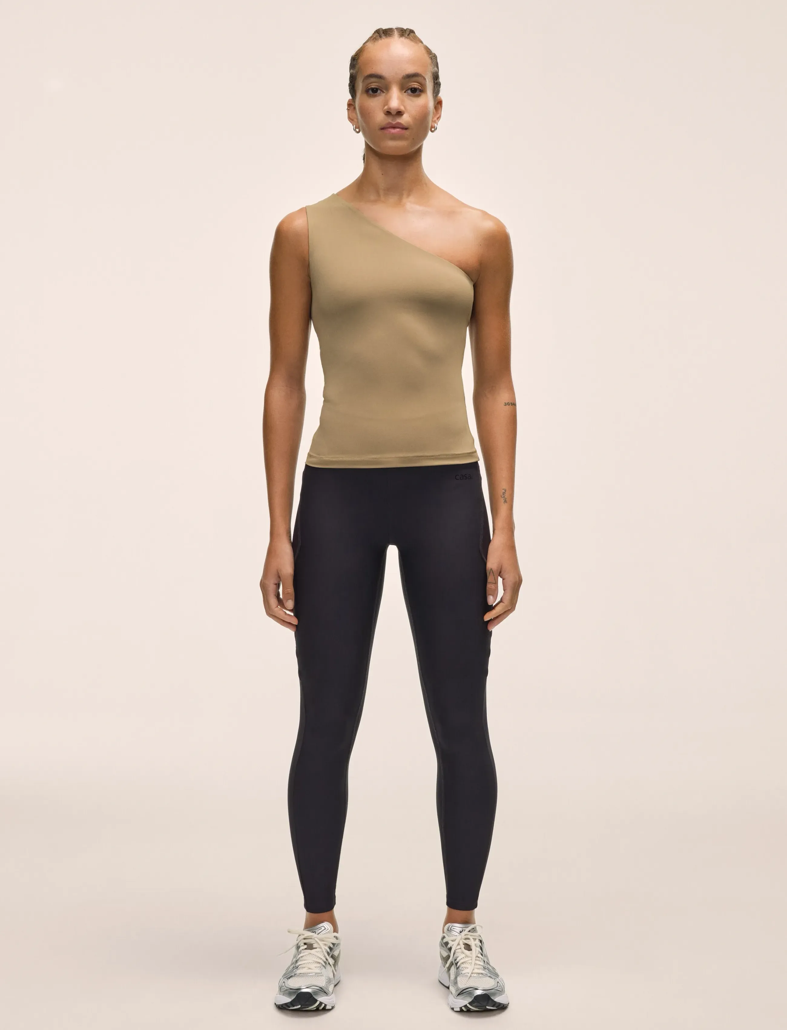 Casall - One Shoulder Bra Tank - sportoberteile - light khaki - 5