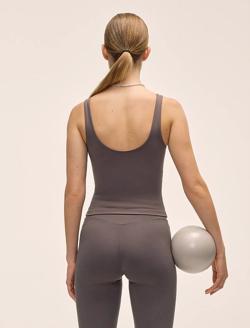 Casall - Scoop Tank - tank tops - dk grey - 2