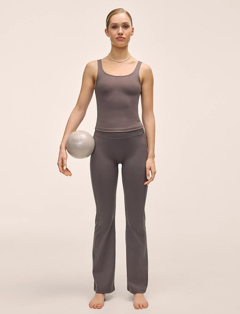 Casall - Scoop Tank - tank tops - dk grey - 3