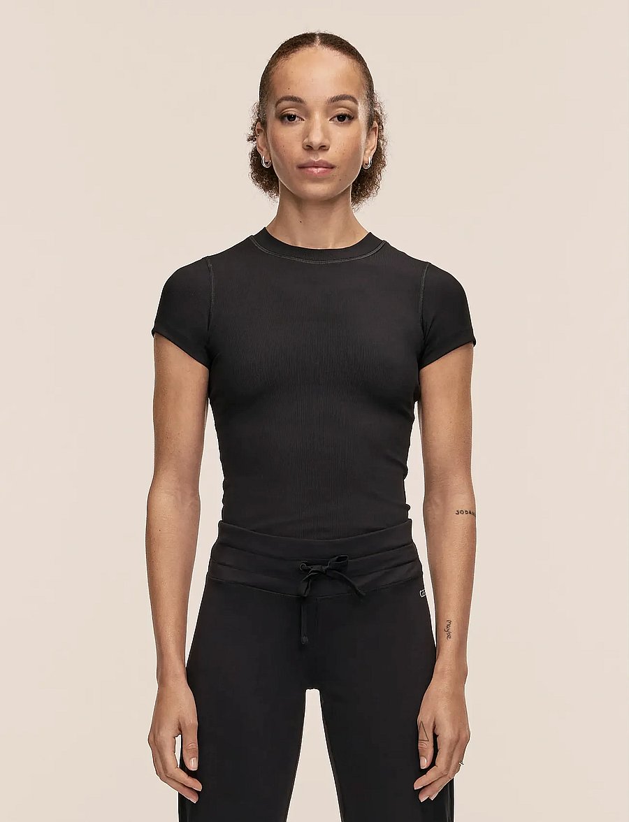 Casall - Defined Rib Tee - t-särgid - black - 0