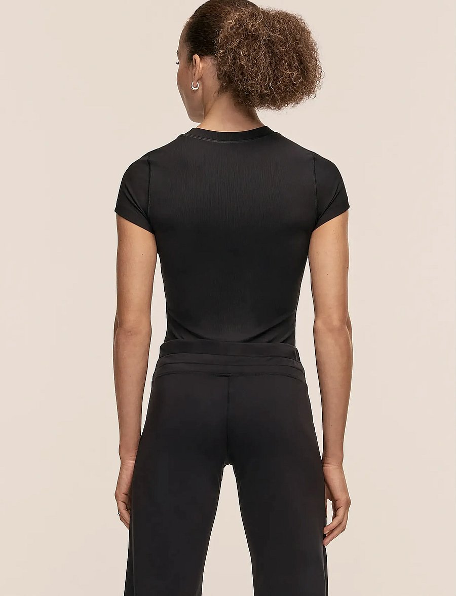 Casall - Defined Rib Tee - t-särgid - black - 2