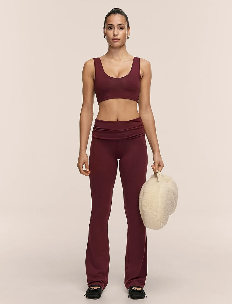 Casall - Sublime Folded Flare Pants - träningsbyxor - cherry moon - 0