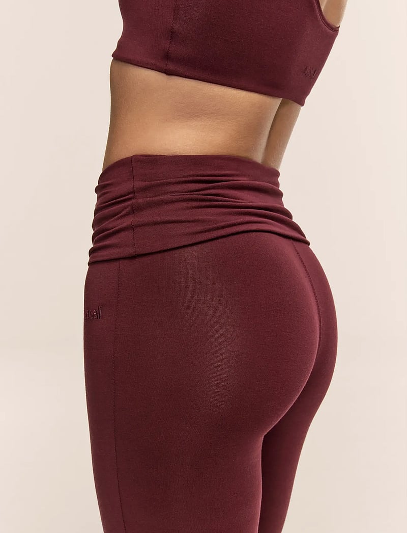 Casall - Sublime Folded Flare Pants - träningsbyxor - cherry moon - 3