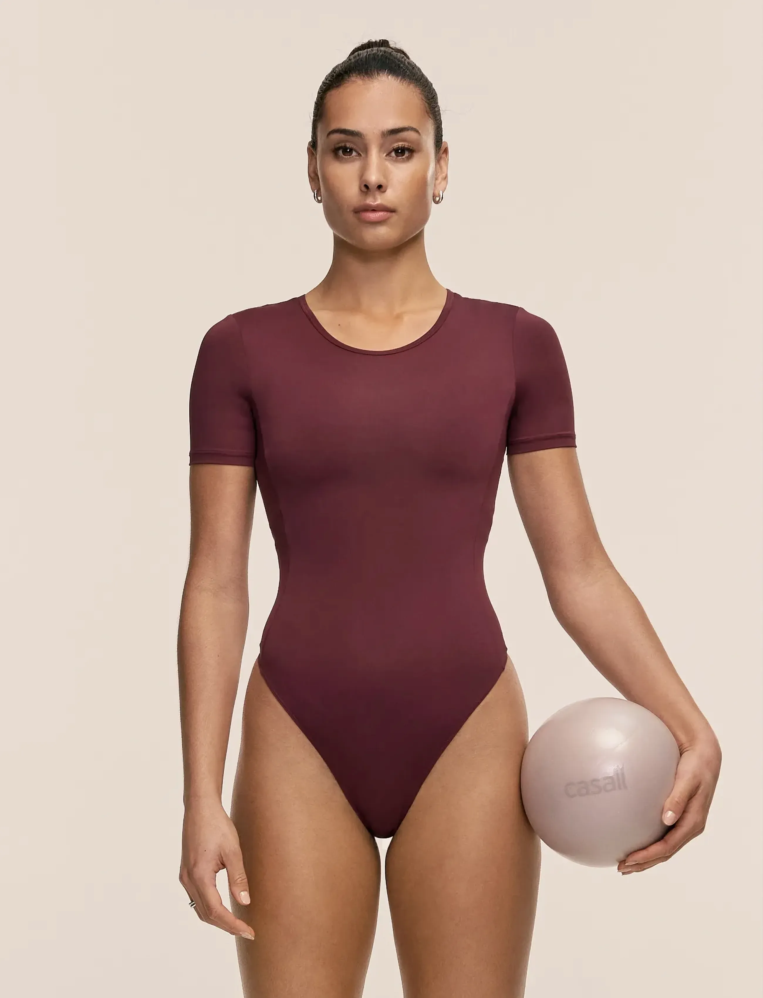 Casall Studio Body Short Sleeve, L, Sports Oberteile & T-shirts, Burgunderrot - Sport Strampelanzüge Bodys, Frauen