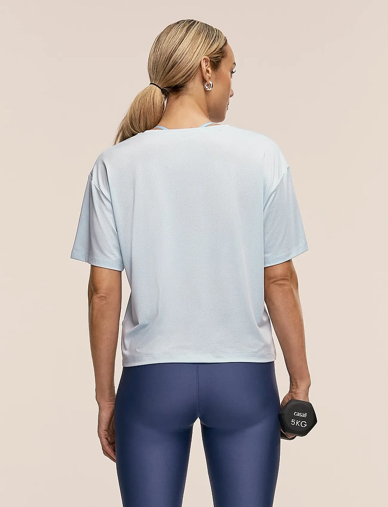 Casall - Laser Mesh Tee - t-shirts - aqua glow - 2