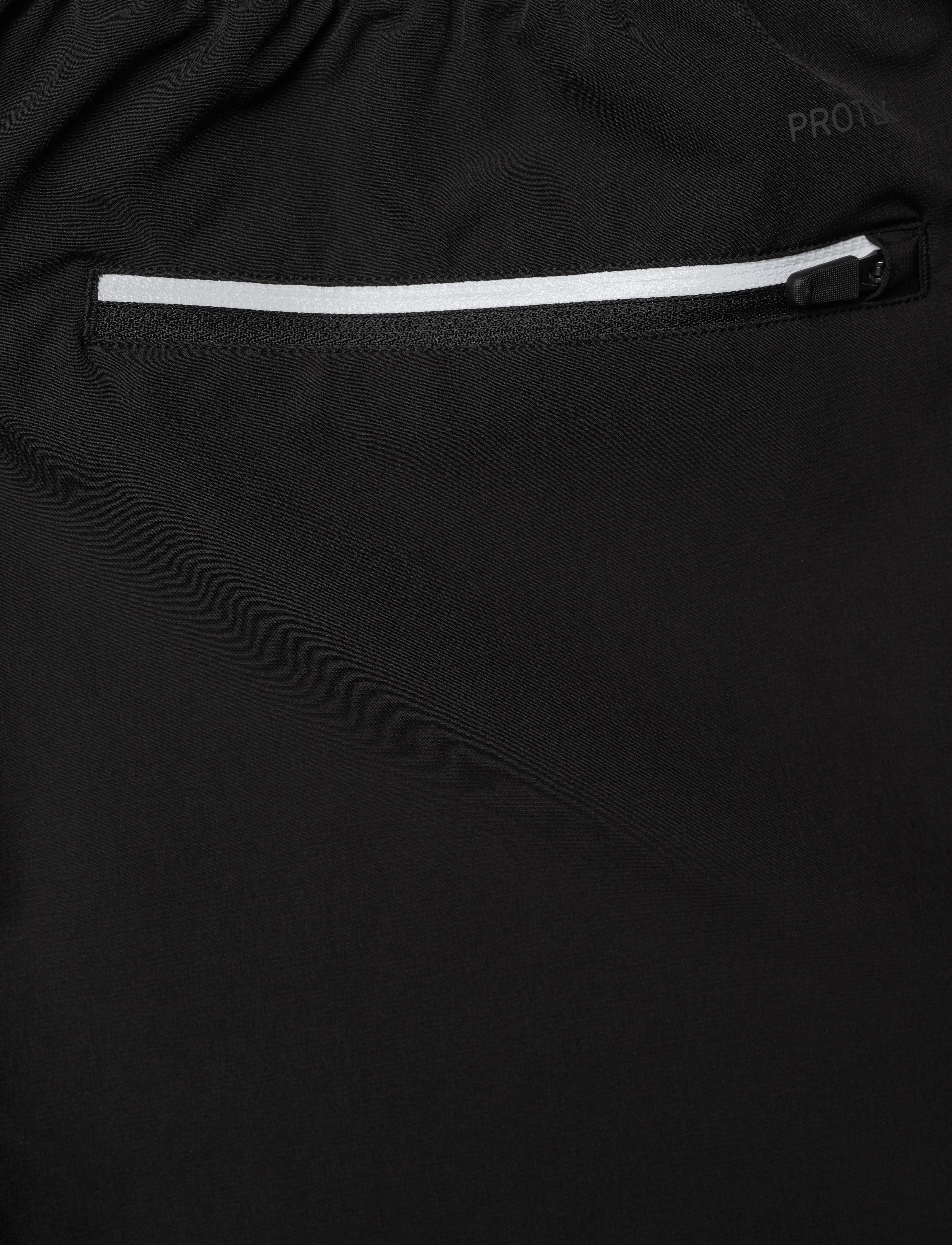 Castore - WOVEN CARGO SHORT - outdoor shorts - black - 4