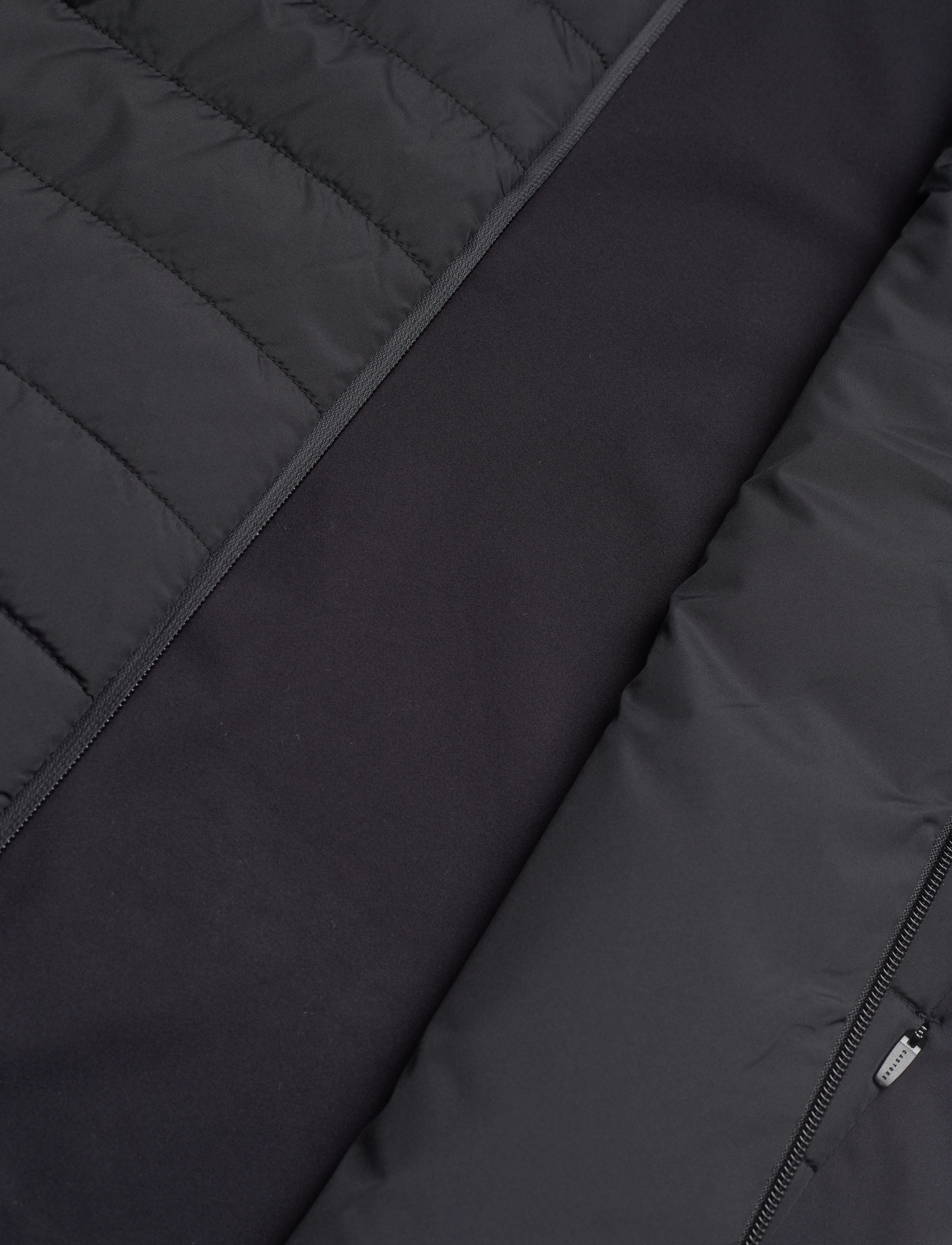 Castore - HYBRID GILET - black - 4