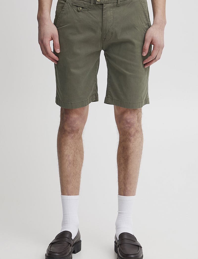 Casual Friday - Allan chino shorts - chinos shorts - grape leaf - 4