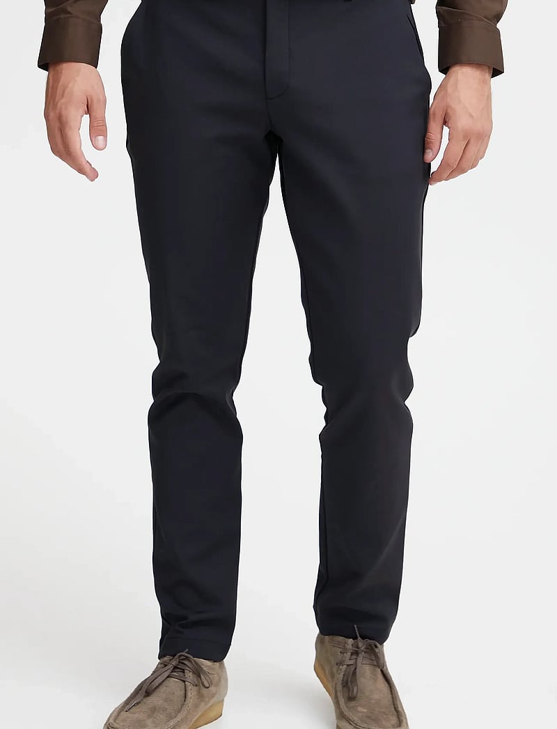 Casual Friday - CFPHILIP performance pant - kostymbyxor - navy - 3