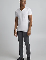 Casual Friday - CFLINCOLN V-neck tee - lowest prices - bright white - 2