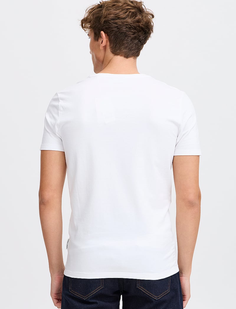 Casual Friday - CFLINCOLN V-neck tee - v-ringade t-shirts - bright white - 5