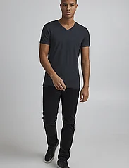 Casual Friday - CFLINCOLN V-neck tee - lowest prices - night navy - 3