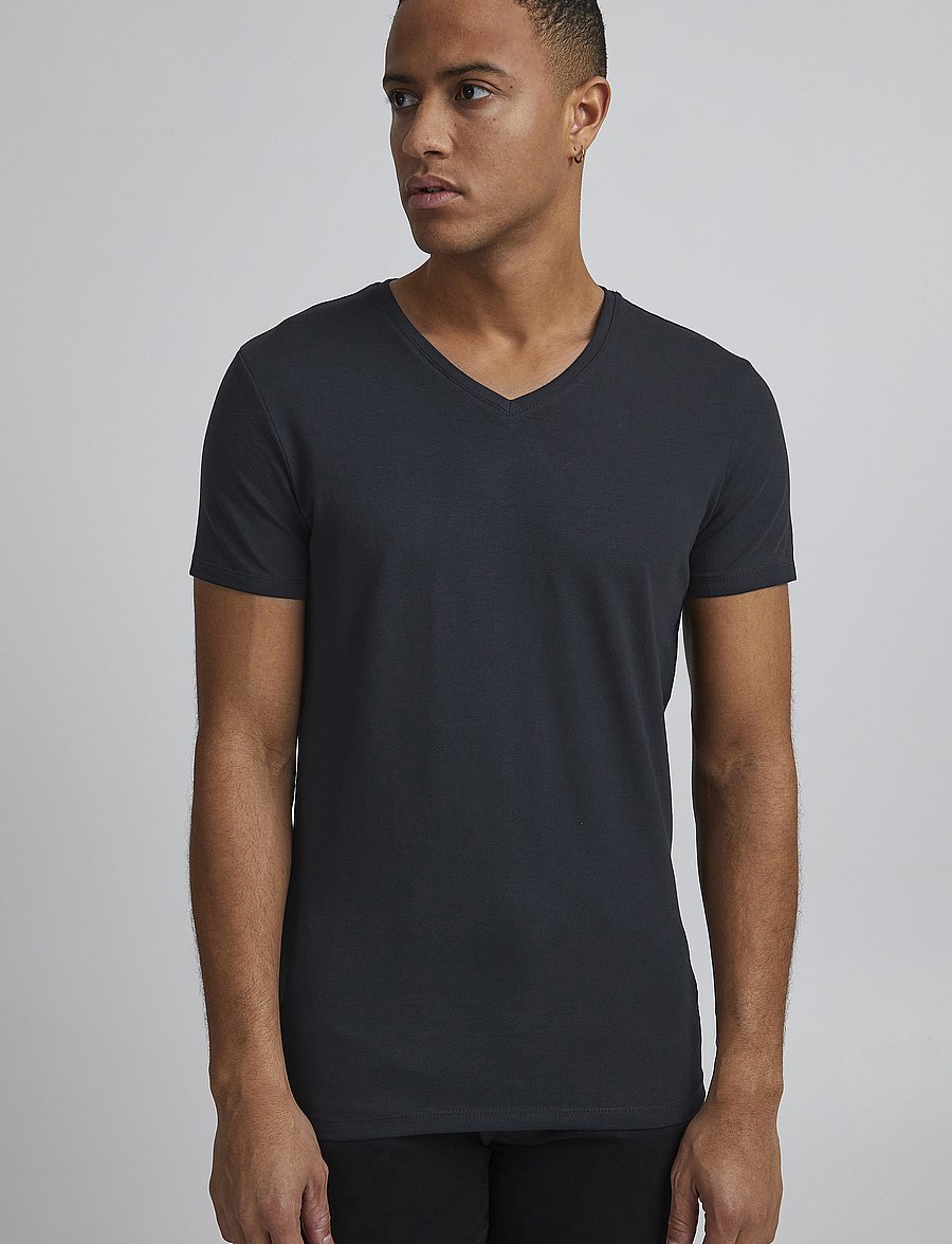 Casual Friday - CFLINCOLN V-neck tee - v-ringade t-shirts - night navy - 4