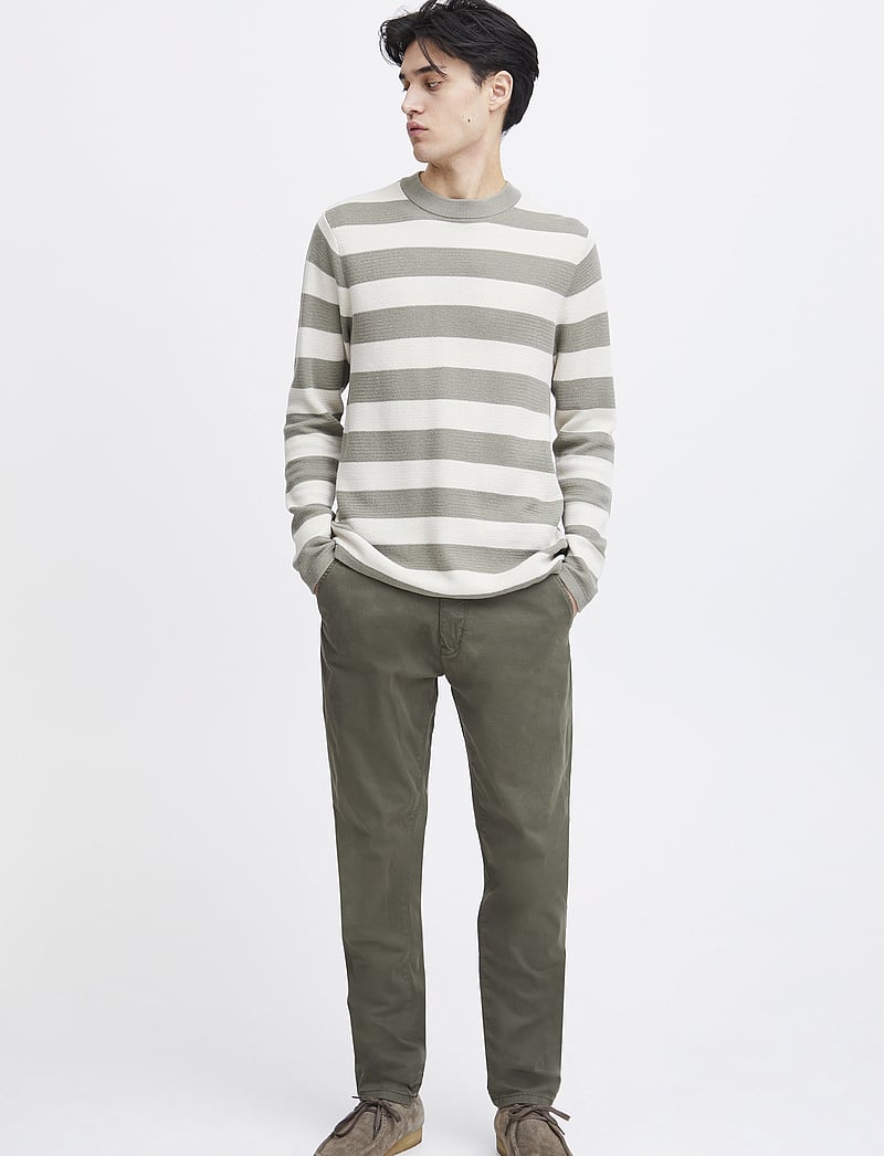 Casual Friday - CFVIGGO CHINO PANTS - chinos - grape leaf - 0