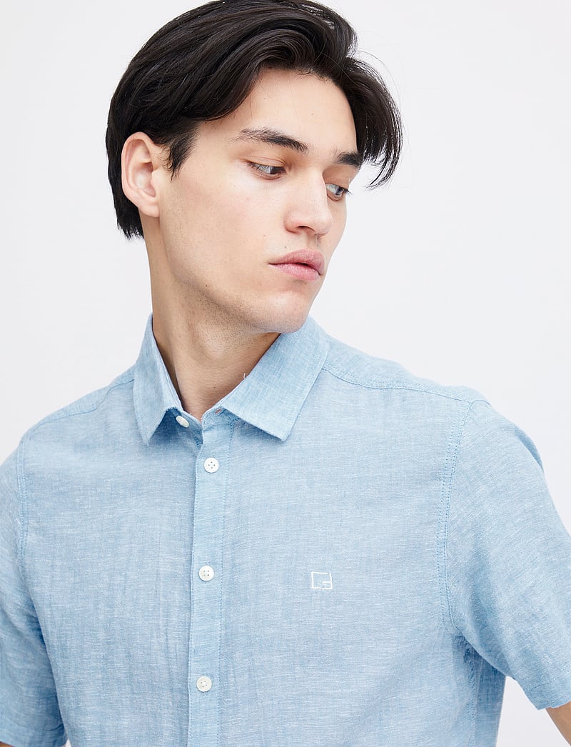Casual Friday - CFAKSEL SS linen mix shirt - hørskjorter - silver lake blue - 5
