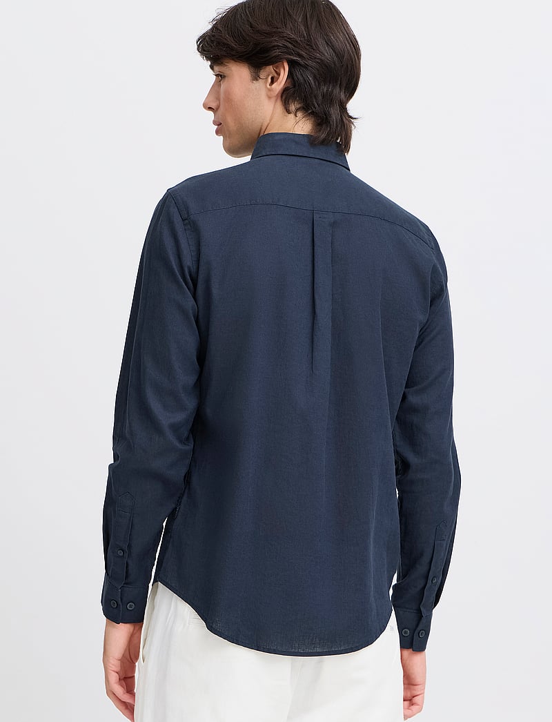 Casual Friday - CFAnton 0053 BD LS linen mix shirt - linased särgid - dark navy - 4