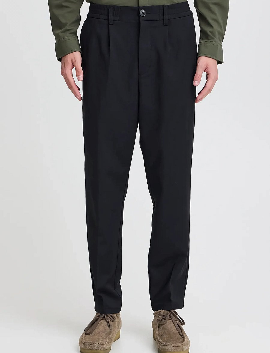 Casual Friday - CFMARC performance pants with pleat - casual bukser - black beauty - 3
