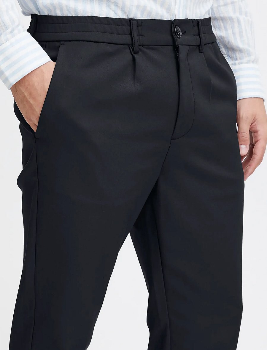 Casual Friday - CFMARC performance pants with pleat - freizeithosen - dark navy - 5