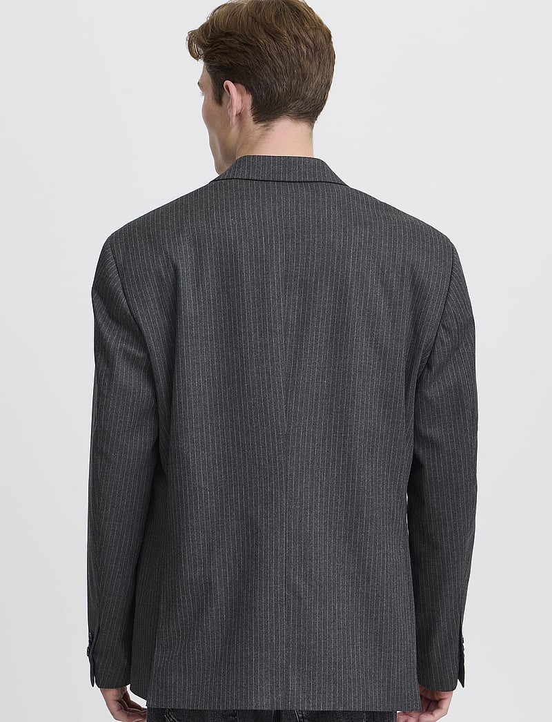 Casual Friday - CFBRUCE pinstriped relaxed blazer - zweireiher - dark grey melange - 4