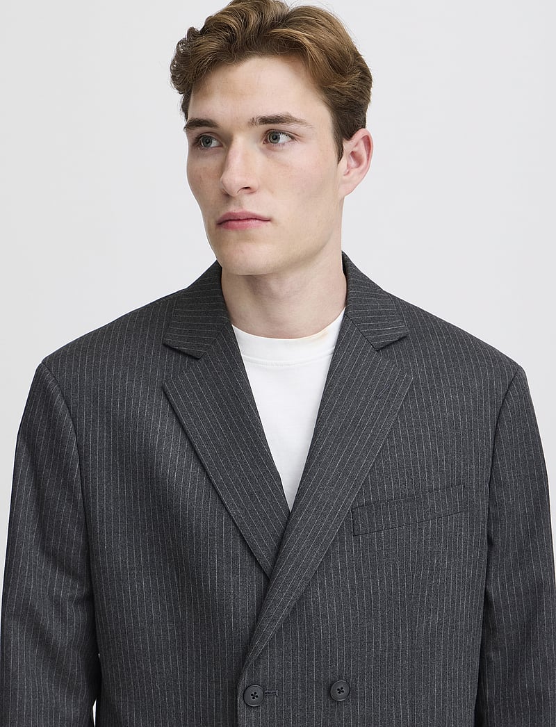 Casual Friday - CFBRUCE pinstriped relaxed blazer - zweireiher - dark grey melange - 5