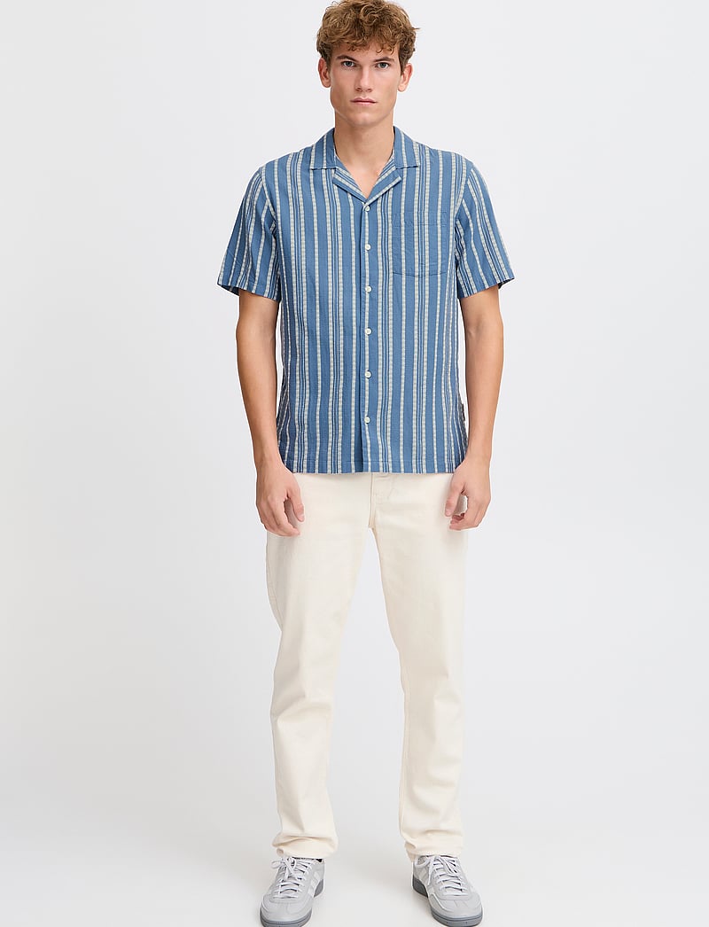 Casual Friday - CFMILTON SS RC dobby striped shirt - kortärmade skjortor - riverside - 0