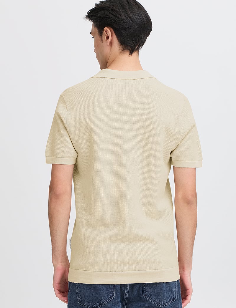 Casual Friday - CFMATEO SS structured polo knit - stickade pikéer - rainy day - 5