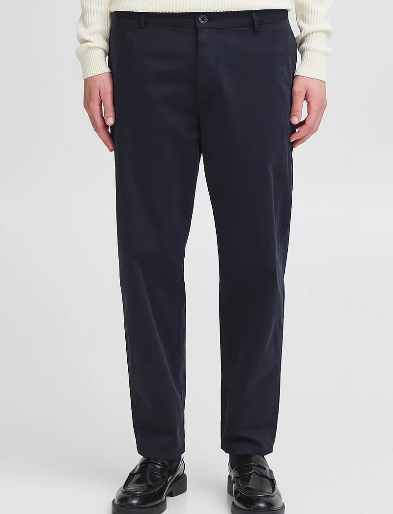 Casual Friday - CFPEPE GARMENT DYED PANTS - casual bukser - dark navy - 3