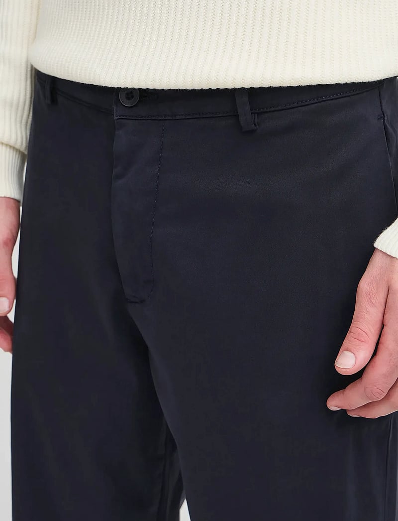 Casual Friday - CFPEPE GARMENT DYED PANTS - casual bukser - dark navy - 5