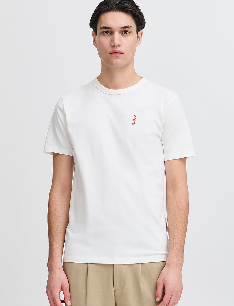 Casual Friday - CFCARSON tee with embriodery - kortærmede t-shirts - egret - 4