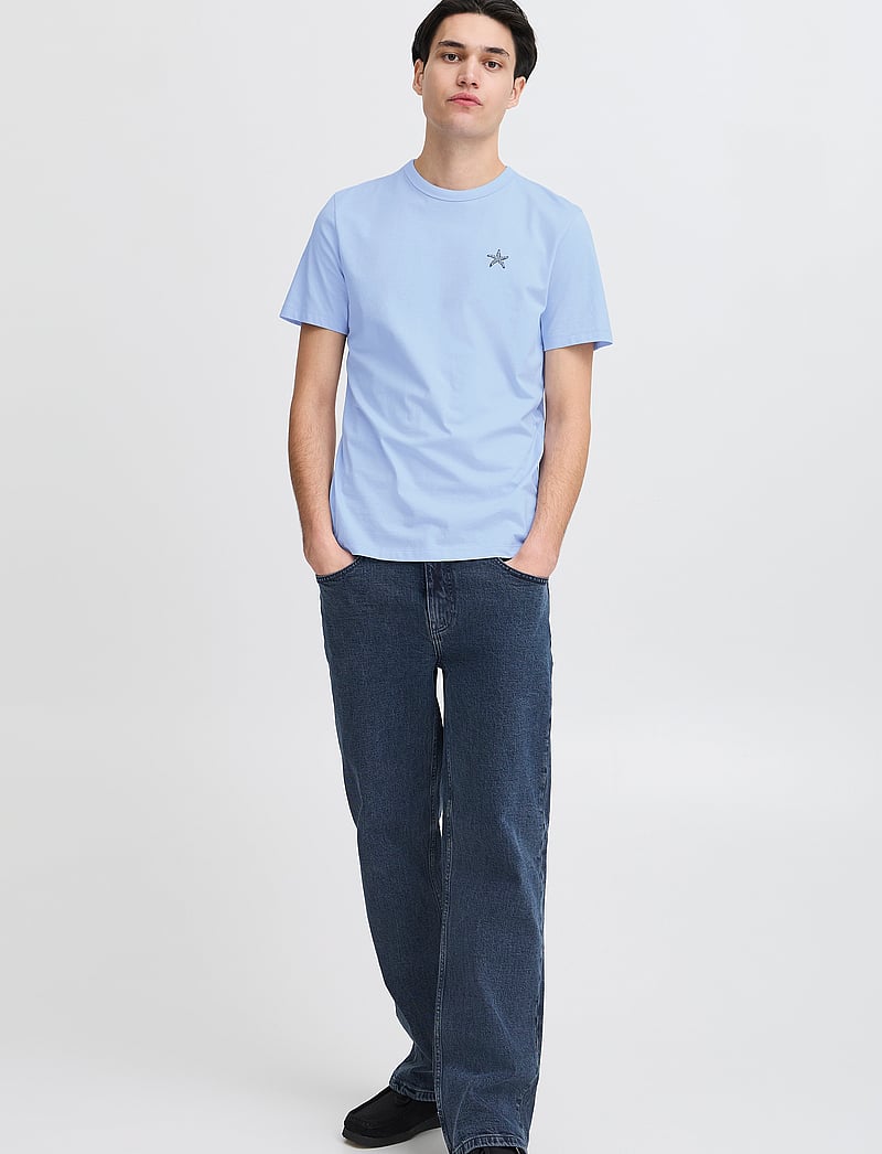 Casual Friday - CFEMMET tee with embroidery - kurzärmelig - chambray blue - 0