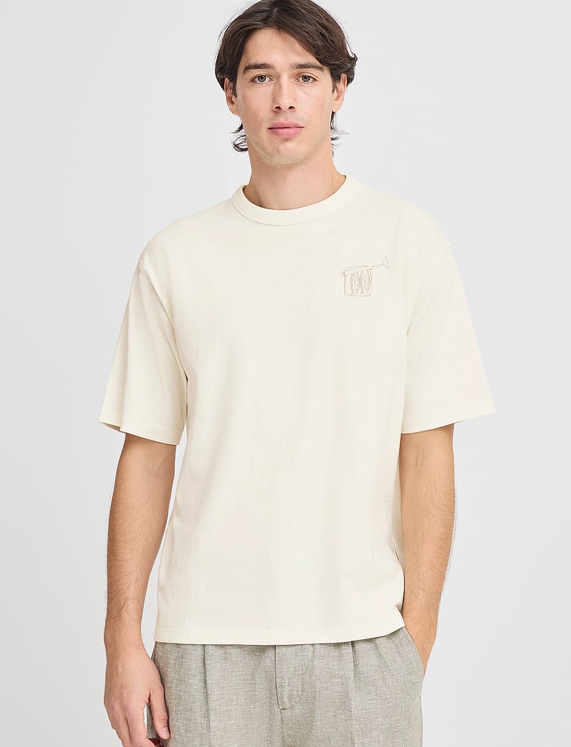 Casual Friday - CFARCHER tee with back print - kortærmede t-shirts - egret - 4